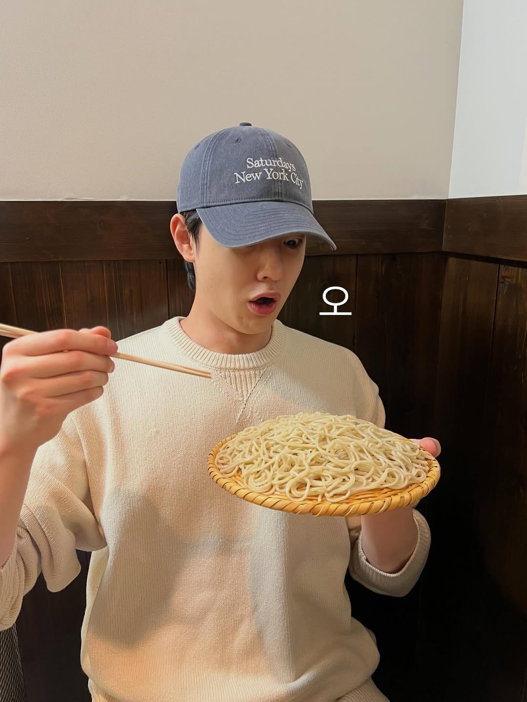 Photo by 김현진 on January 21, 2026. May be an image of ‎spaghetti and ‎text that says '‎Saturdays New York NewYorkCtr Ctr 오 ب‎'‎‎.
