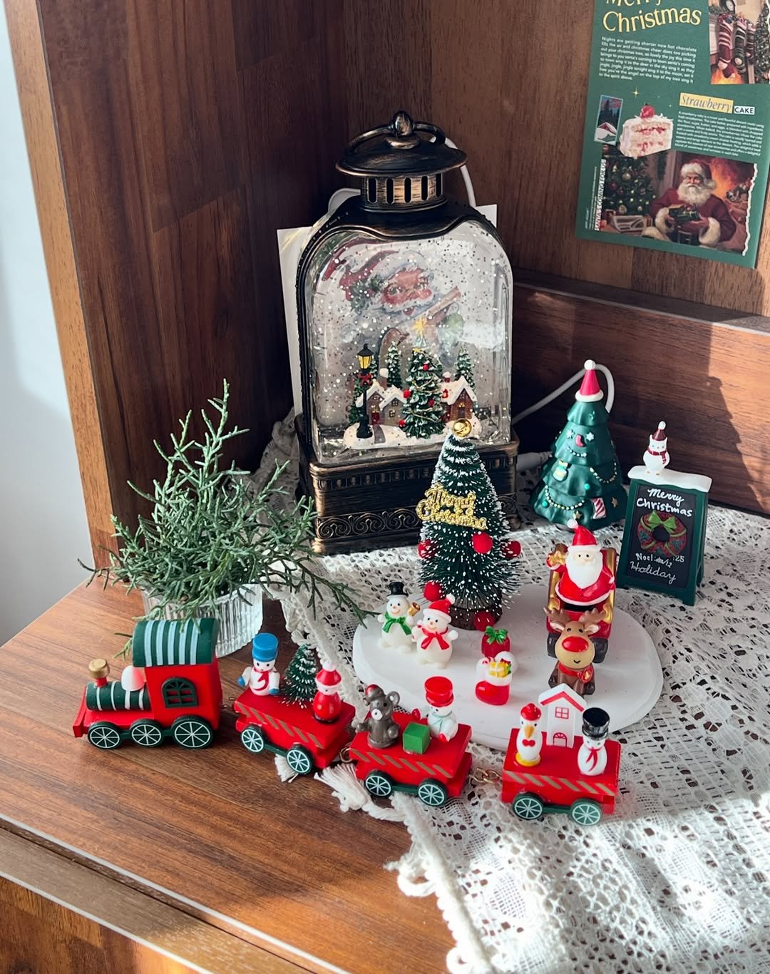 Photo by 단추과자상점 | 청리단길 | 디저트카페 | 다쿠아즈 | 수제디저트 | 두바이쫀득쿠키 on December 24, 2025. May be an image of gingerbread cookie, train, christmas tree, snowman, lego and text.