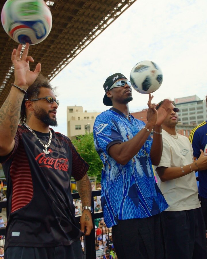 paulpogba 게시물 이미지: Different sport, same energy. 
Knicks in five baby !!