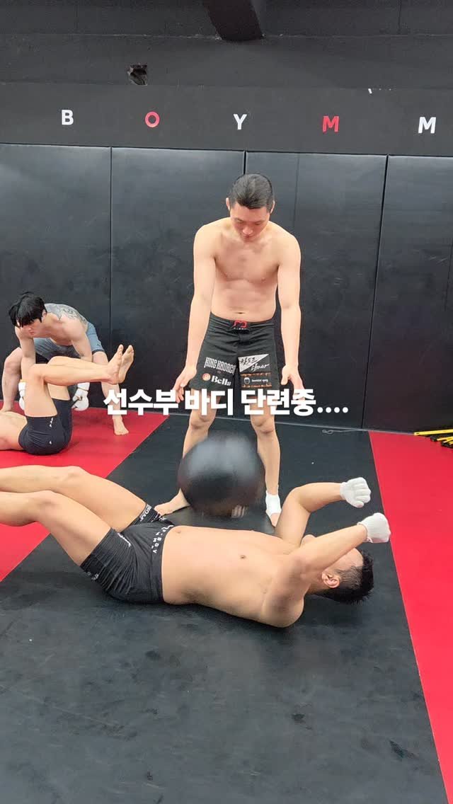 pboymma 게시물 이미지: 아플거라고 이야기 했는데도
더 쌔게 치라며 화내는 피보이 선수부...
쉽지...