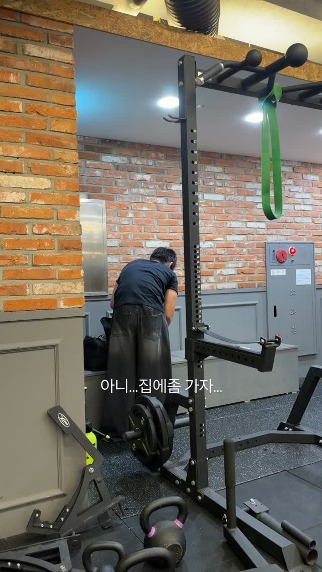 pboymma 게시물 이미지: 아니 집에좀 가자....
그래요.. 이상하게 
피보이에서 운동하는 분들은...
왜...
