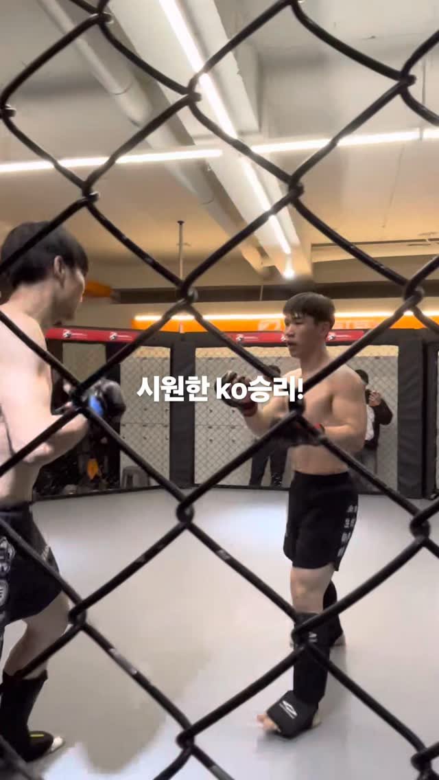 pboymma 게시물 이미지: 시원한 KO승리!!!
유지환 선수의 깔끔한 타격!
피보이 MMA 강하다!!!

송파...