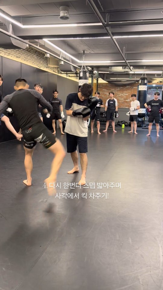 pboymma 게시물 이미지: 킥 모션으로 상대 속인후
공격하는 법!!!
.
#강동복싱 #강동mma #명일복싱...