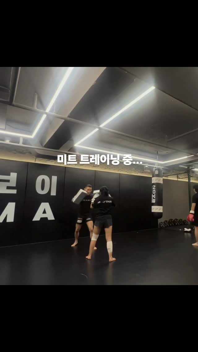 pboymma 게시물 이미지: 그래 관장인 나도 맞았는데...
약할 수 있지....
다시는 엘보우 맞지...