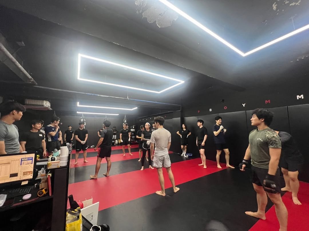 Photo by P-BOY MMA(피보이MMA) in 잠실 송파. May be an image of 13 people, punching bag and text.