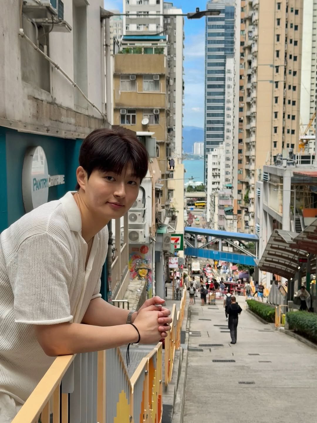 Photo shared by 박찬영 | Chanyoung Park on November 09, 2025 tagging @discoverhongkong. May be an image of one or more people, Victoria Peak and text.