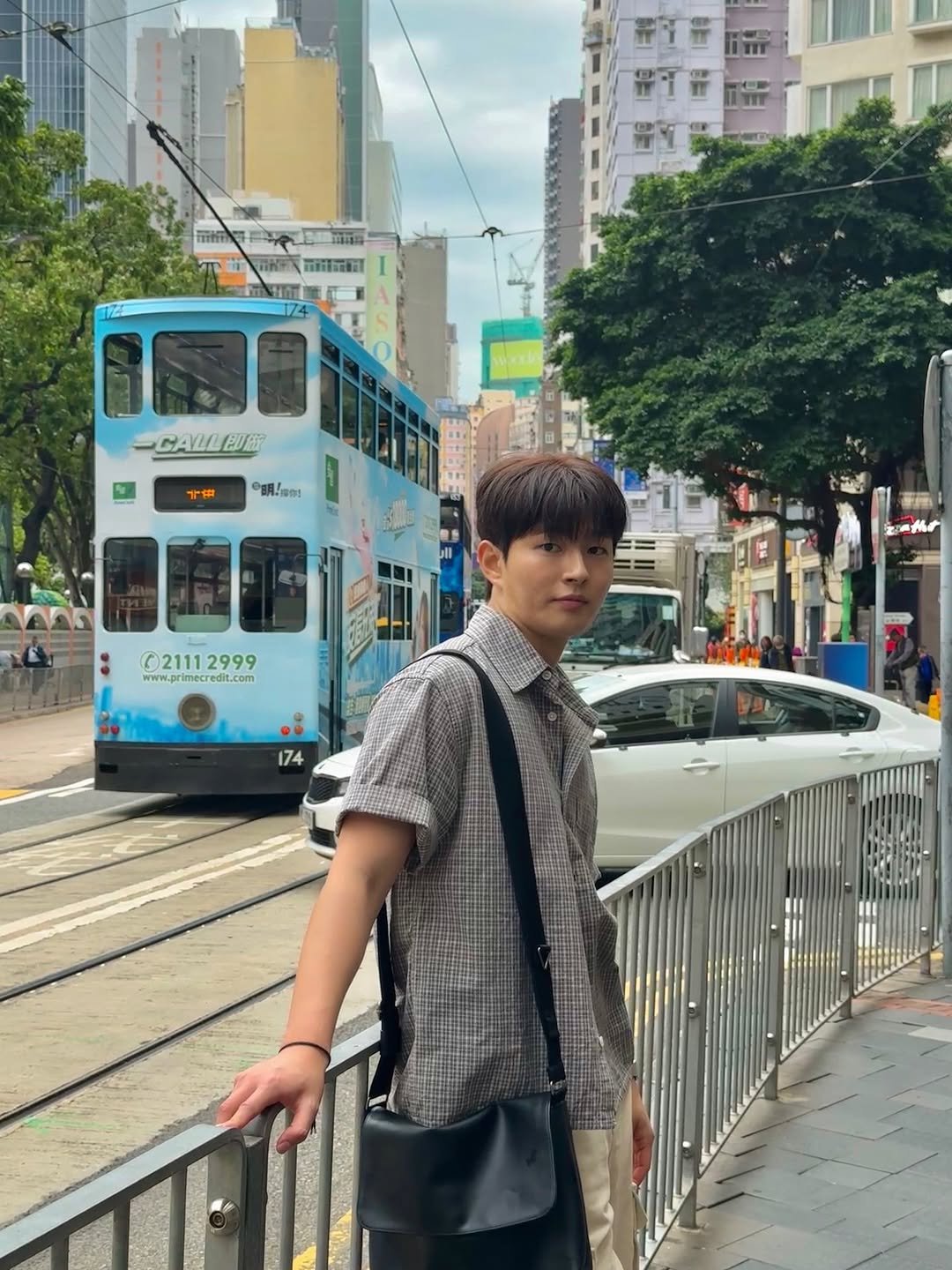 Photo shared by 박찬영 | Chanyoung Park on October 25, 2025 tagging @discoverhongkong. May be an image of cablecar, train, Victoria Peak and text.