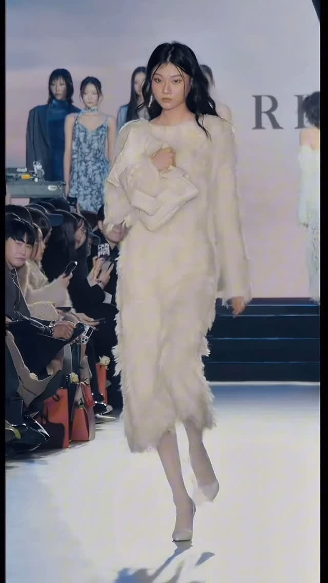 peacerest_ore 게시물 이미지: 런웨이 투 서울  #09년생 #15yearsold