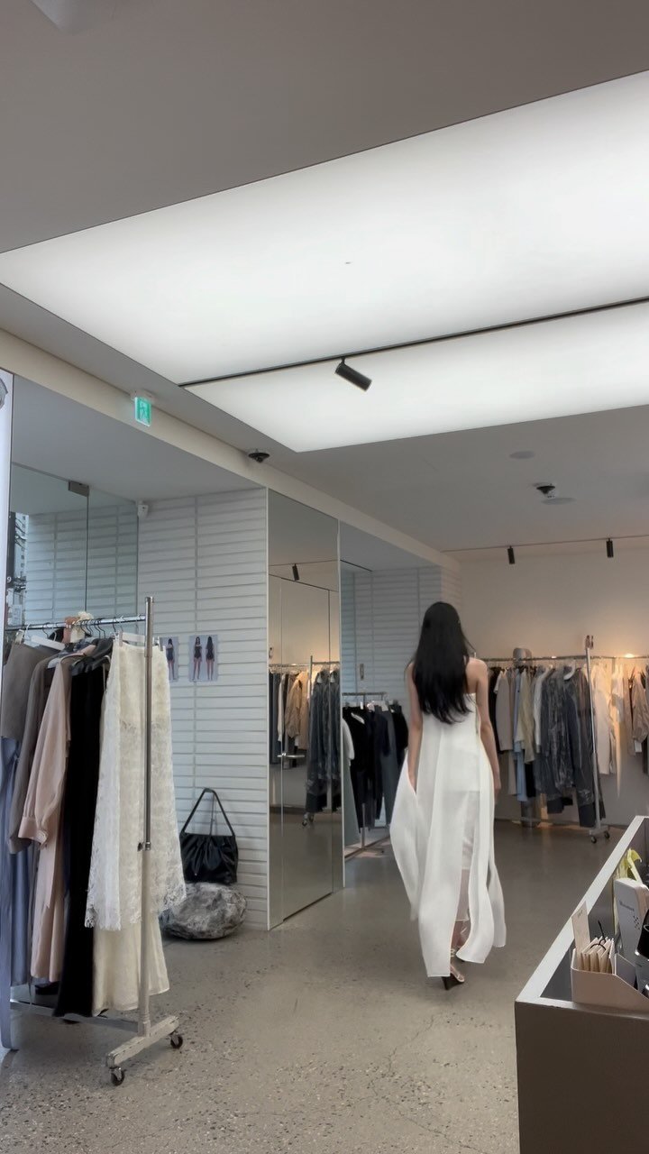 peacerest_ore 게시물 이미지: 2편 리이🤍 @rerhee_official #서울패션위크 #09년생...