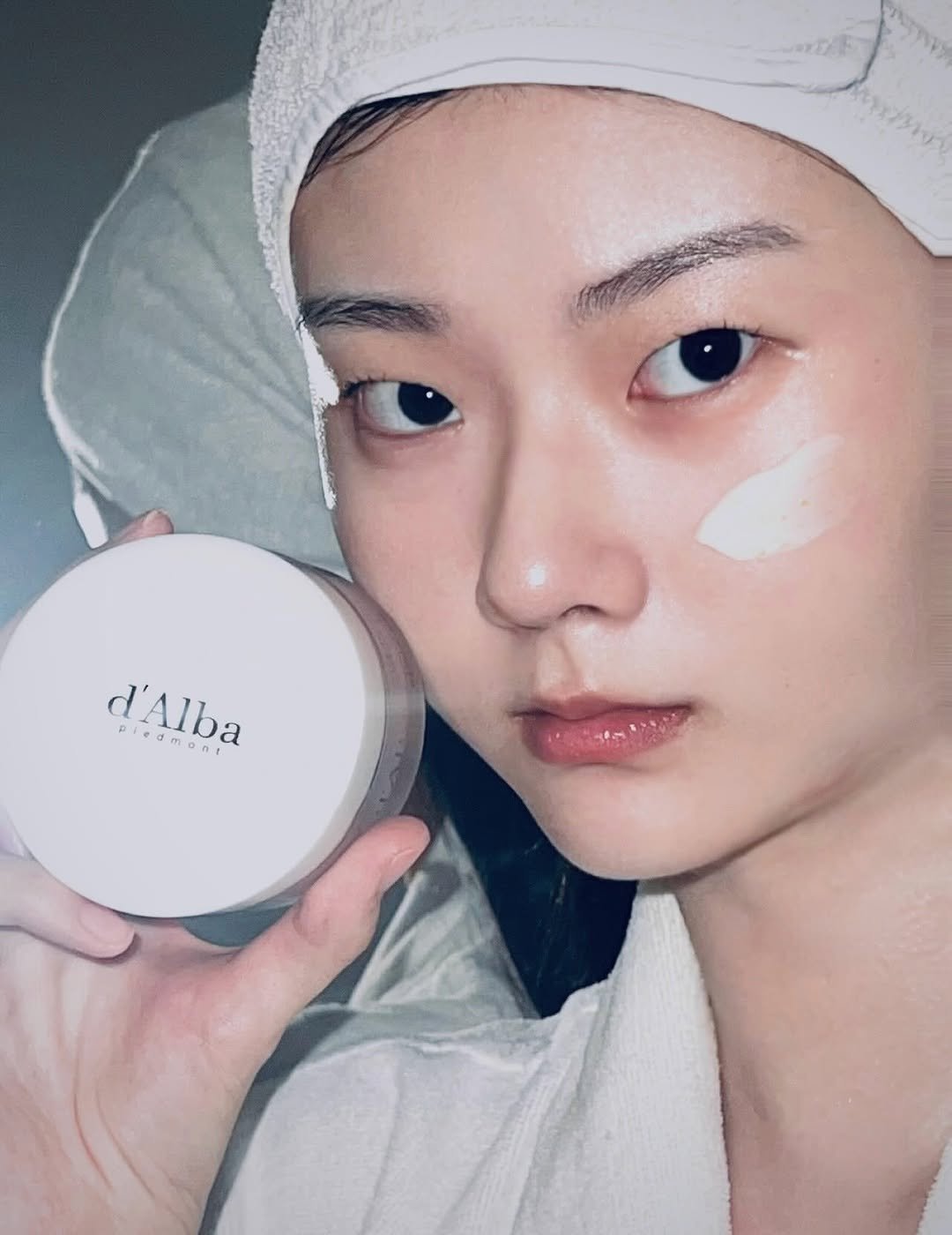 Photo by 오평화 on September 07, 2025. May be an image of one or more people, makeup and hand cream.