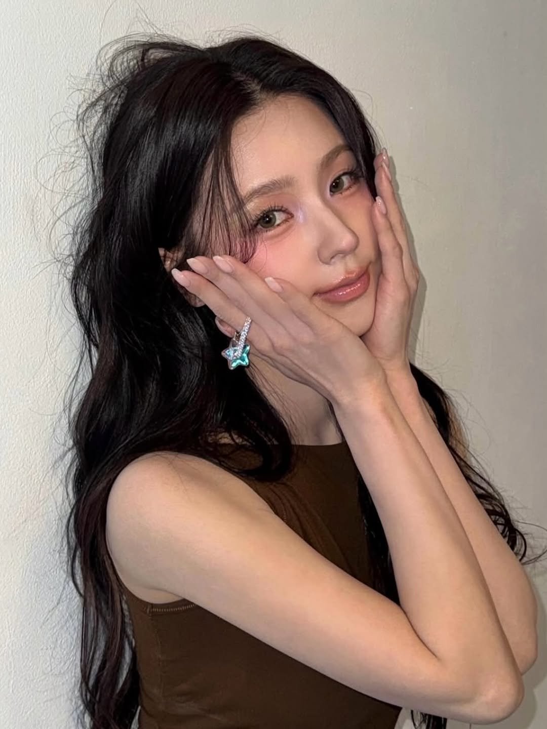 Photo shared by 이나 | Ena on February 21, 2026 tagging @enathin9. May be an image of one or more people, hair and text.