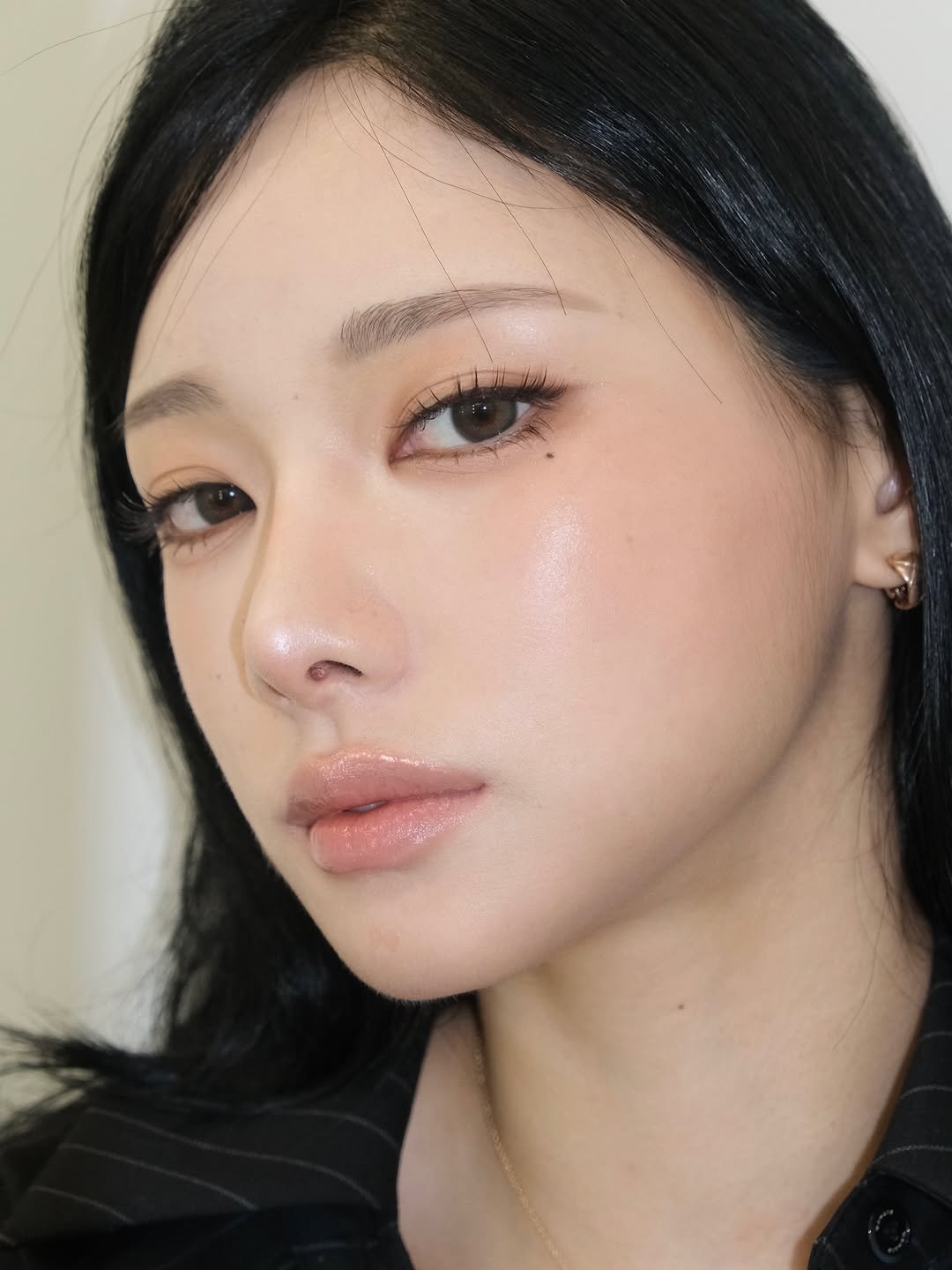 Photo shared by 이나 | Ena on October 01, 2025 tagging @pear1ena, and @enathin9. May be a closeup of one or more people, eyeliner, hair, makeup, lipstick and text.