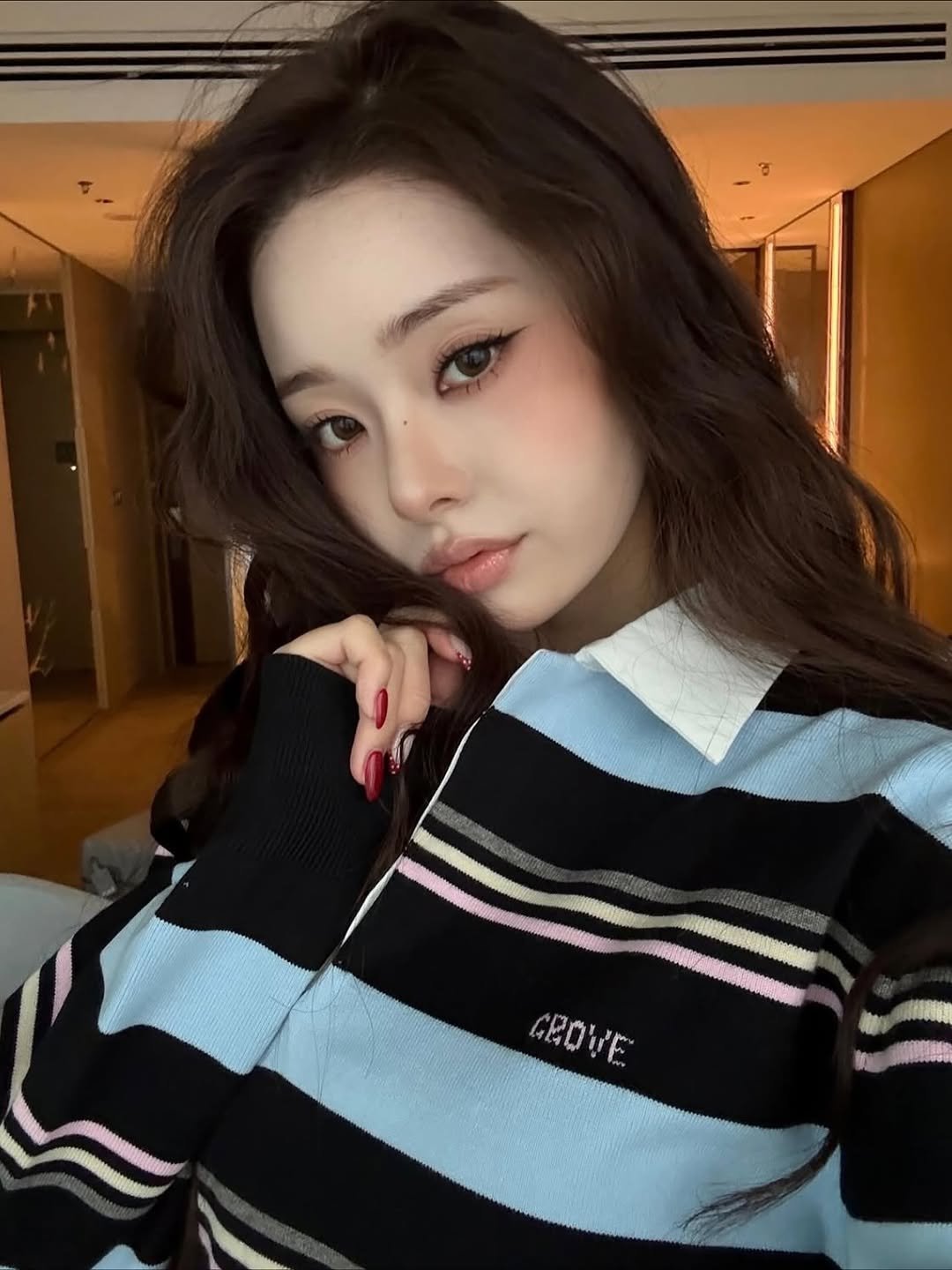 Photo shared by 이나 | Ena on September 23, 2025 tagging @pear1ena, @kitts_yuna, and @enathin9. May be a selfie of one or more people, hair, makeup, top and text.