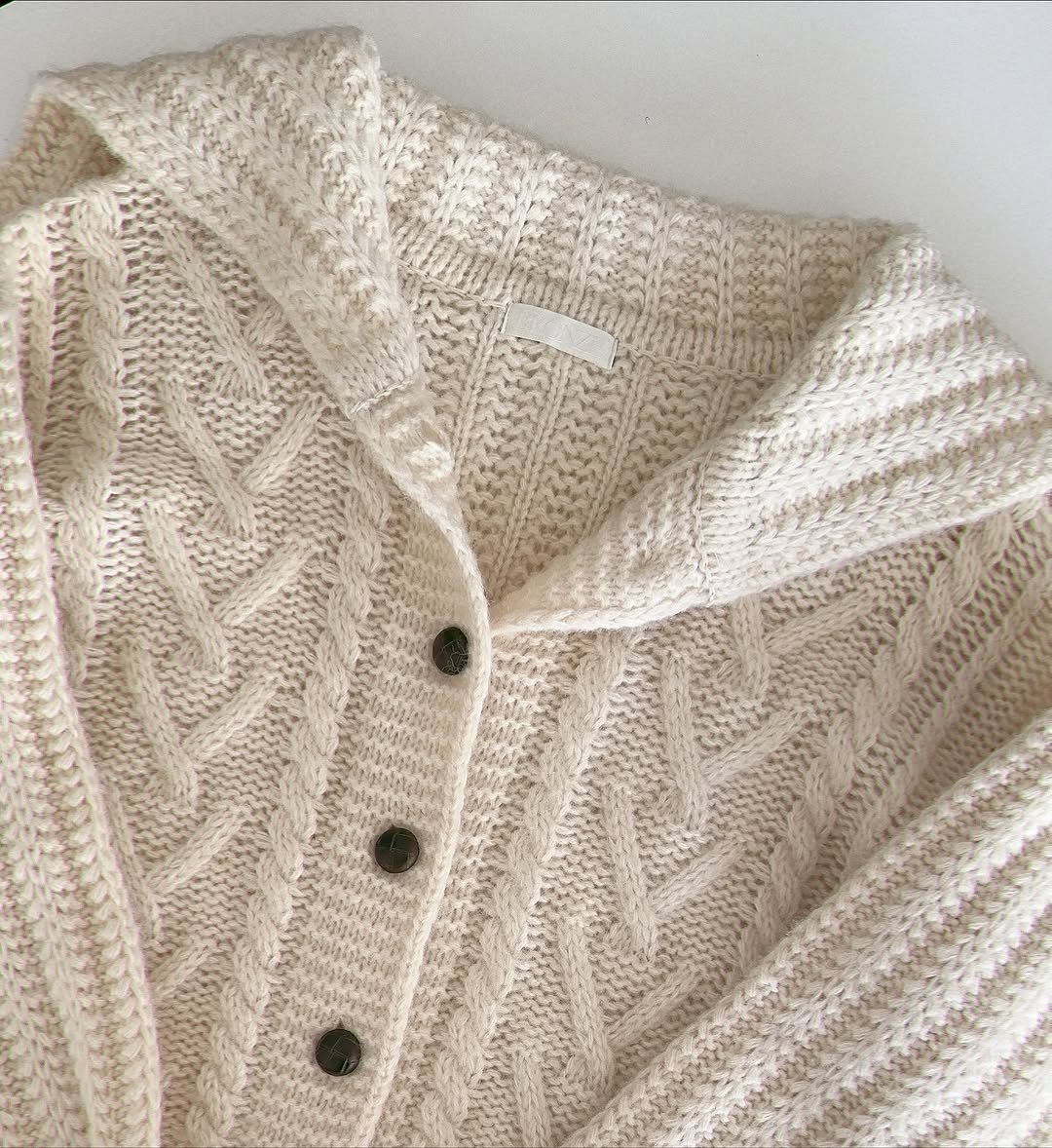 Photo by PECAN 피칸 on November 12, 2025. May be an image of wool, knit, cardigan, sweater and text.