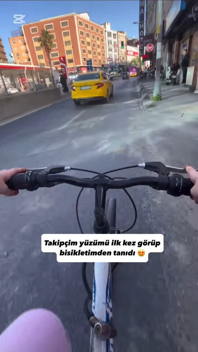 pedallayanseyyah 게시물 이미지: 10 dakika sonra yanıma geldi sen pedallayan...