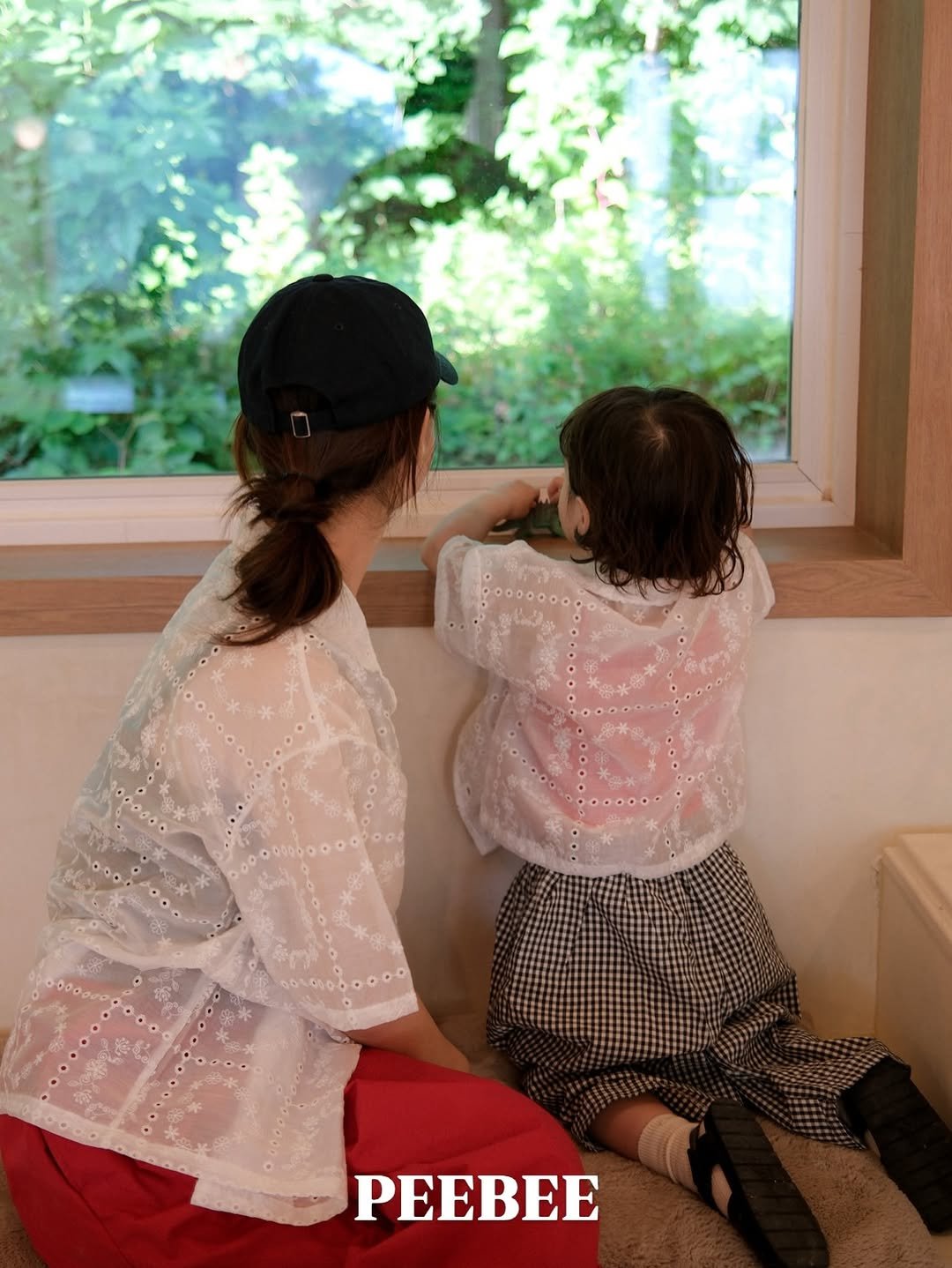pee_bee__ 게시물 이미지: 이번주 연휴, 나들이 계획에 엄마와 커플룩 어때요 :) 
이거 강낭이랑 여행갈때...