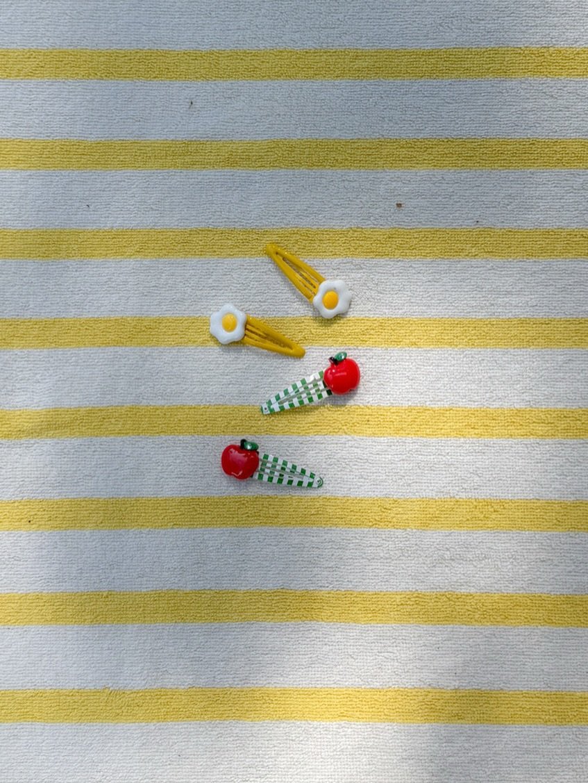 pee_bee__ 게시물 이미지: 에그 똑딱핀🍳 / 애플 똑딱핀🍎 재주문 소식 알려드려요 :) 

주문 마감이 진행된...