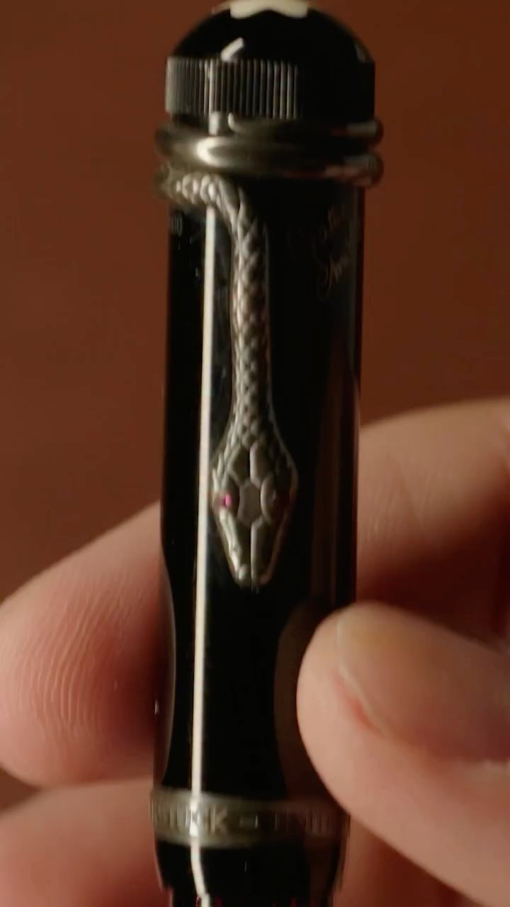 pencraft_ 게시물 이미지: 평생 펜 하나만 써야 한다면 몽블랑 아가사 크리스티를 고르겠습니다. 

아가사...