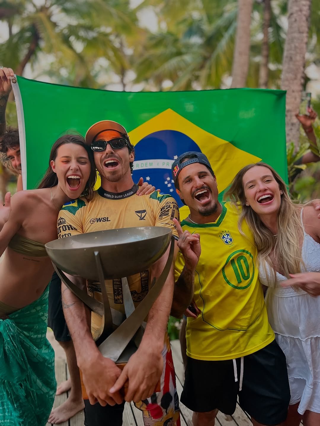 Photo shared by People On Tour on September 06, 2025 tagging @sofialaroccanutri, @wsl, @italoferreira, @yagodora, @wslbrasil, and @isasermann.