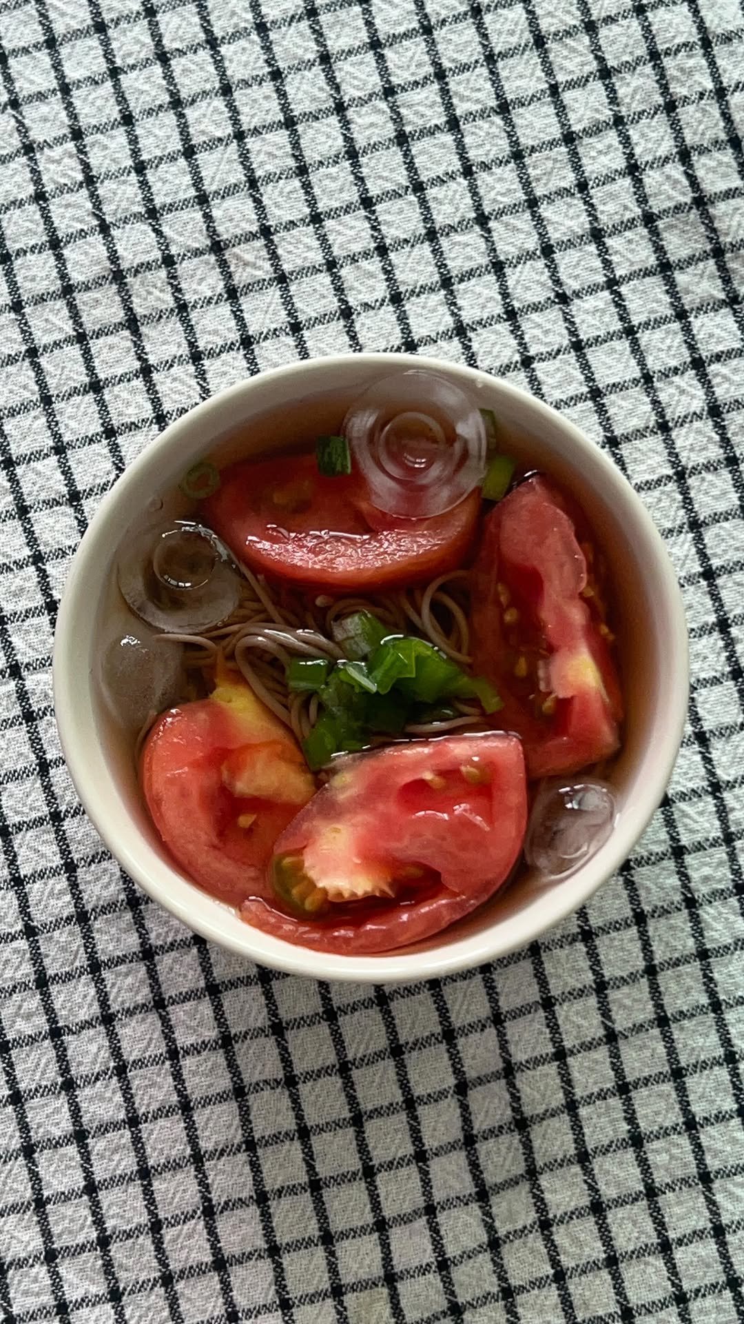 pepe__yun 게시물 이미지: 토마토랑 메밀소바랑 잘 어울리는거 아세요..?🌝

날씨가 더워지니까 다이어트 중에도...