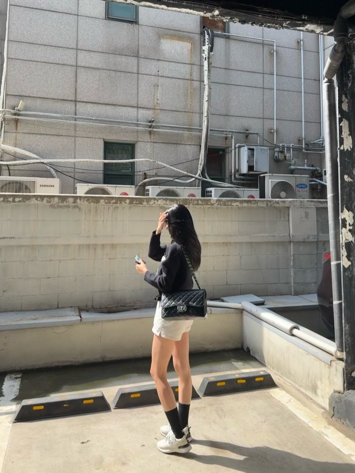 pepe_way 게시물 이미지: 오늘 한낮기온 29.4도🌞
굉장히 맑은 오늘의 주차장 샷ㅋㅋ
일요일 꽤...