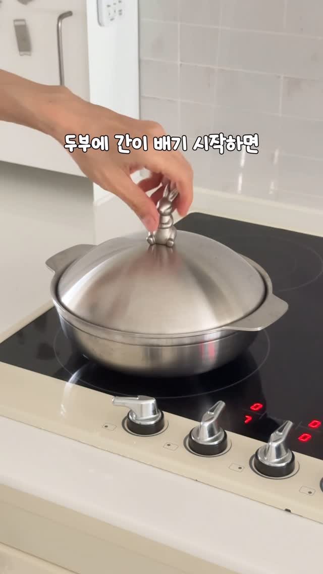 petitbonbon_wondermom 게시물 이미지: 아침엔 그렇게 비가 퍼붓더니,
이제는 잦아들고 해까지 살짝 비치네요.
아침 일찍...