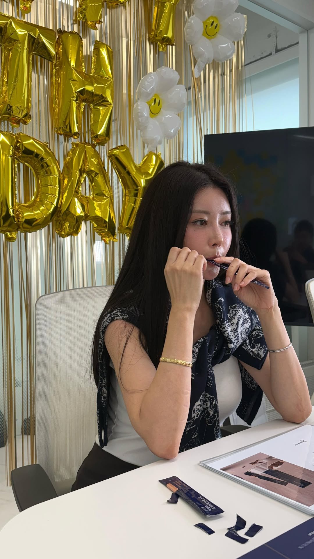 petite_bird_ 게시물 이미지: 흑염소 틈새라방 🖤