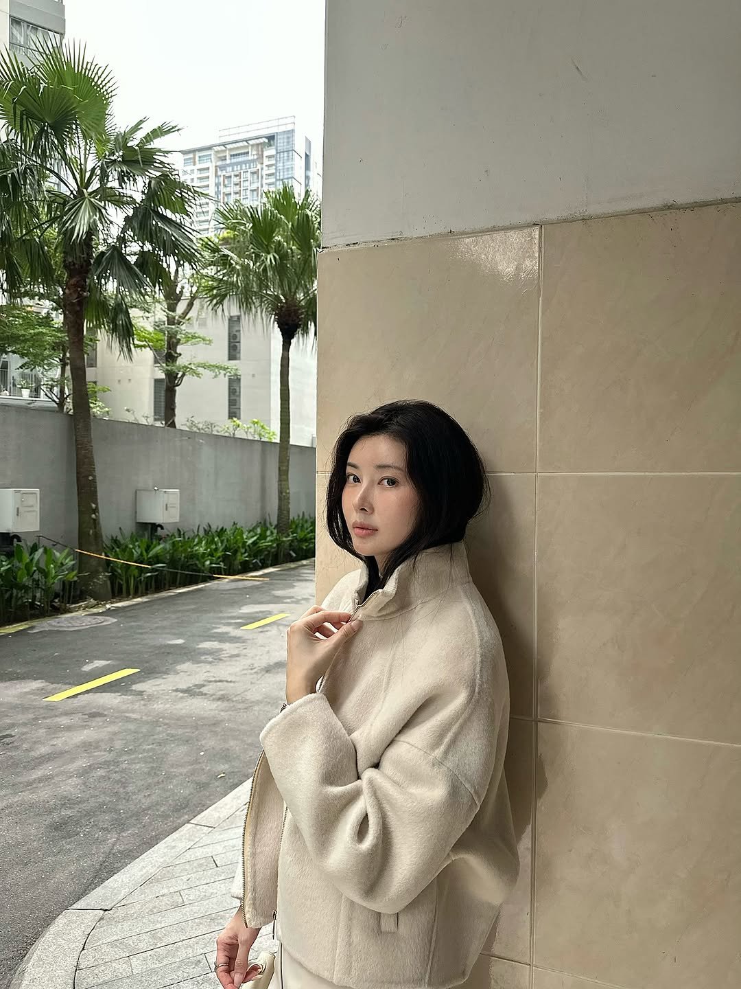 Photo by 박나래 on November 08, 2025. May be an image of one or more people, hair, duffle coat, overcoat, sable coat, parka and text.