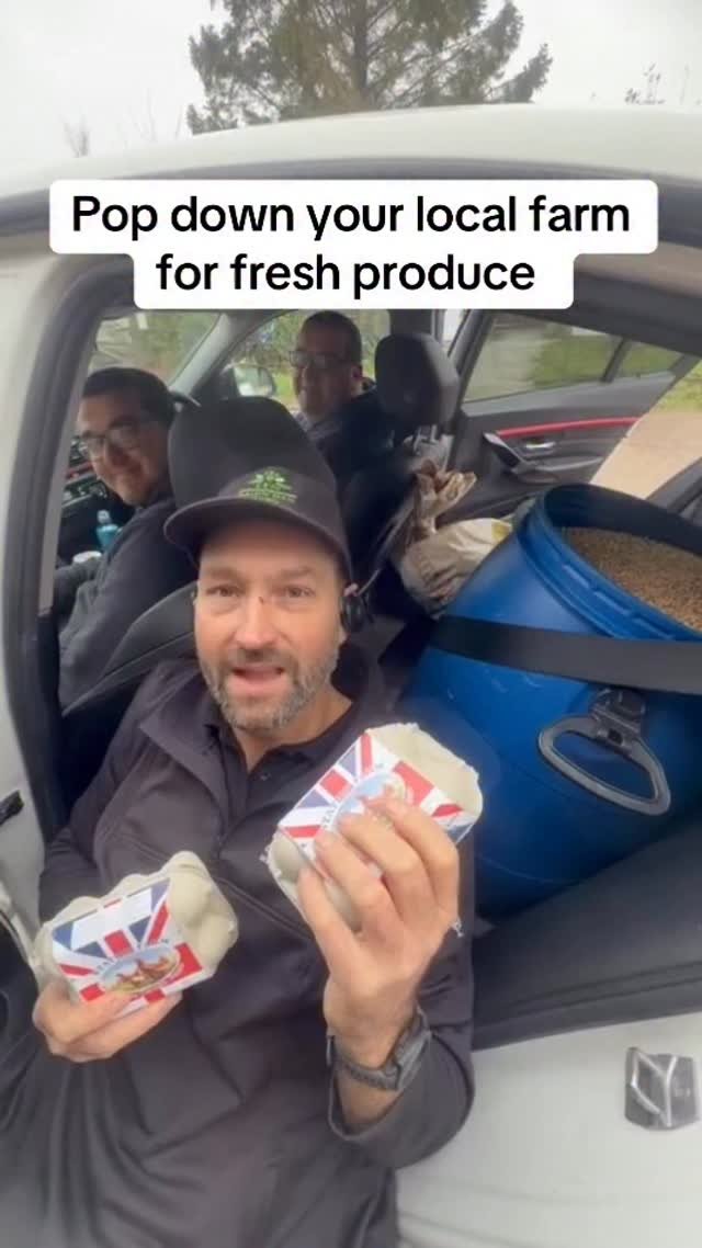 petitepeonys 게시물 이미지: Pop down your local farm for fresh produce