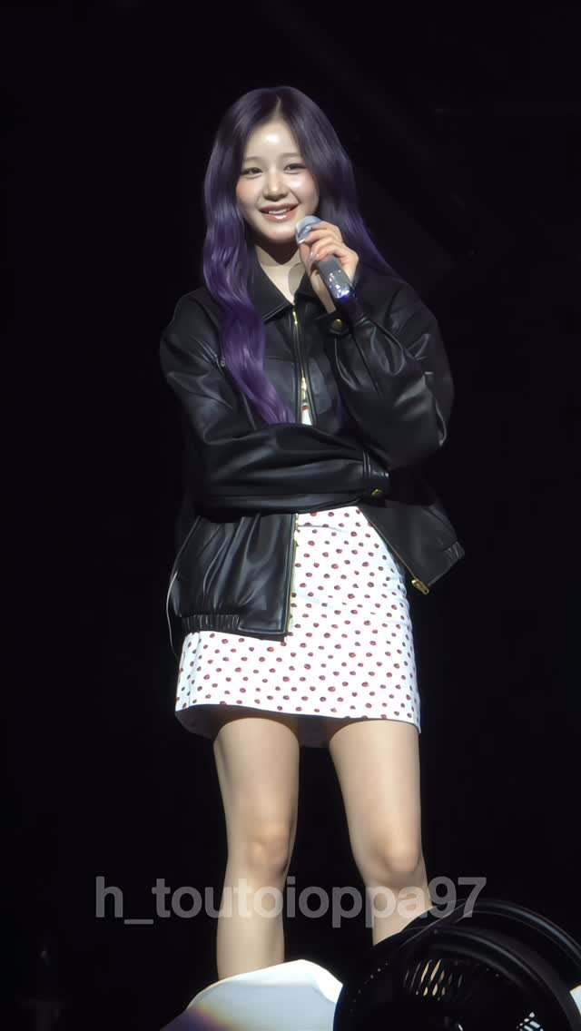 pharita.babymonster 게시물 이미지: 251227 #BABYMONSTER soundcheck begins the...