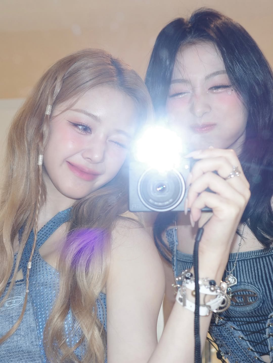 Photo shared by BABYMONSTER PHARITA 파리타 FANPAGE on April 10, 2026 tagging @babymonster_ygs, and @ahyeons__babymonster. May be a selfie of one or more people, hair, mirror and text.