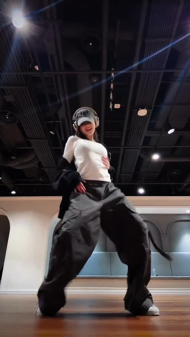 pharita.babymonster 게시물 이미지: are you with me? 😛🖤

 #BABYMONSTER #베이비몬스터...