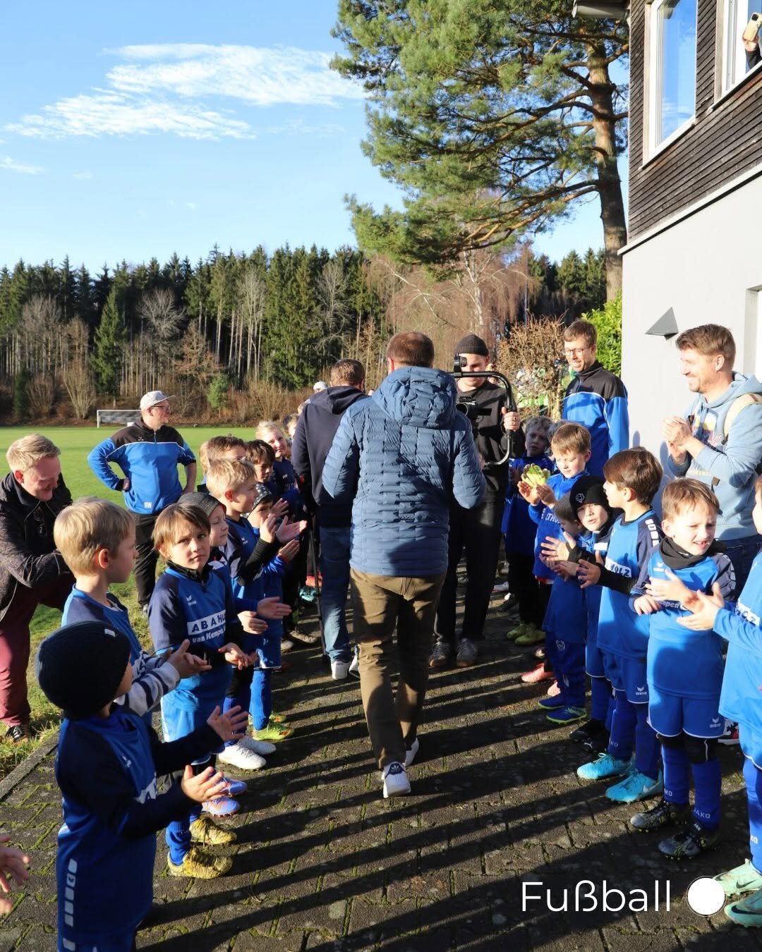 Photo shared by SV Bonstetten e.V. on December 11, 2025 tagging @philipplahm, and @treffpunktverein. May be an image of football, soccer, sports equipment, grass and text that says 'ABAN Fußball'.