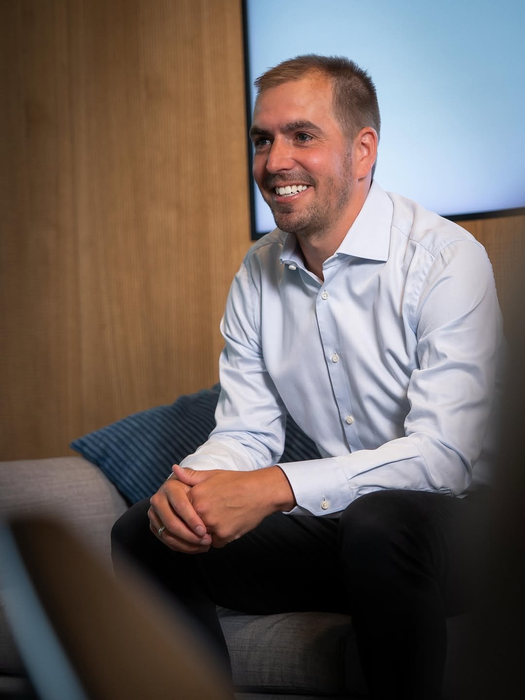 Photo shared by Philipp Lahm on November 25, 2025 tagging @dateveg. May be an image of one or more people, beard, people smiling, office and text.