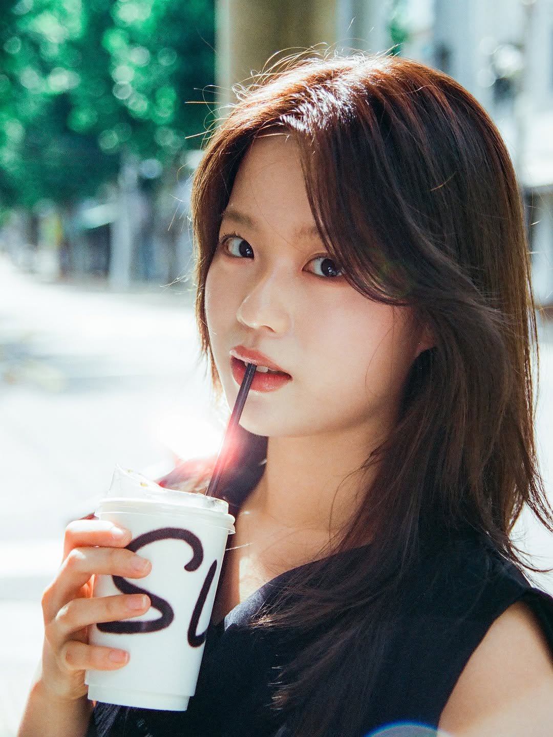 Photo shared by 이선우 on September 26, 2025 tagging @ragye0m. May be an image of 1 person, hair and text.