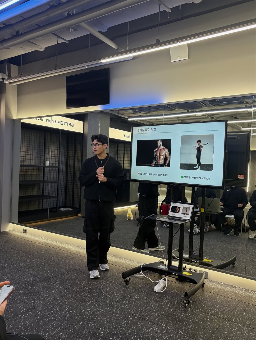 physical_jordan 게시물 이미지: 어반필드 웰니스 강동점에서의 근황🫠

선생들과의 워크샵, 조직 관리, 시설 관리로...