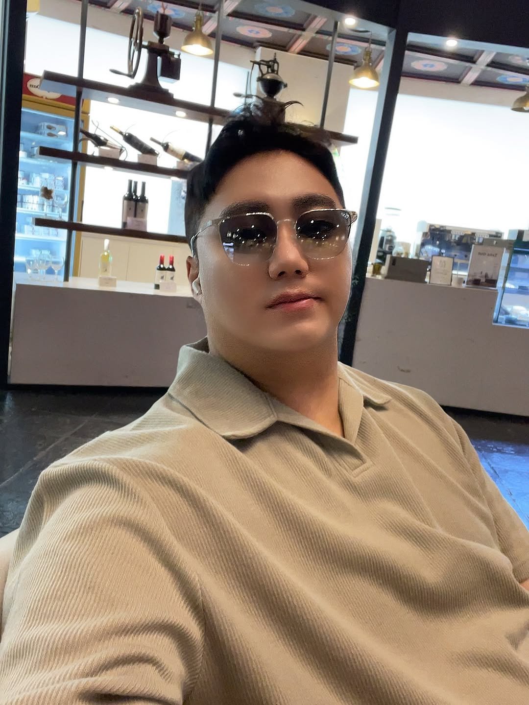 Photo by 재밌는 물리치료사 담비쌤 (김건우) on August 08, 2025. May be a selfie of 1 person, hair, sunglasses and text.