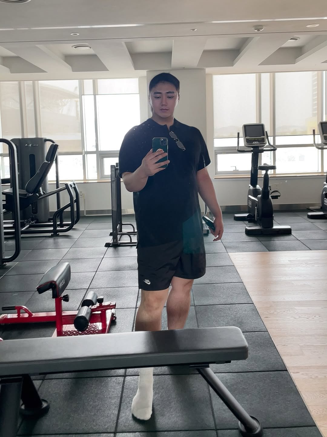 Photo by 재밌는 물리치료사 담비쌤 (김건우) on August 07, 2025. May be an image of 1 person, biceps, mirror, shorts and text.