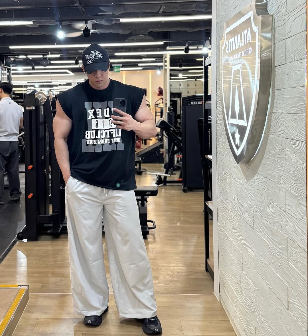 physique.class_thefit 게시물 이미지: 살살 생활운동중..🫢

🧢
👕
👖 🔺짐웨어  #에이치덱스...