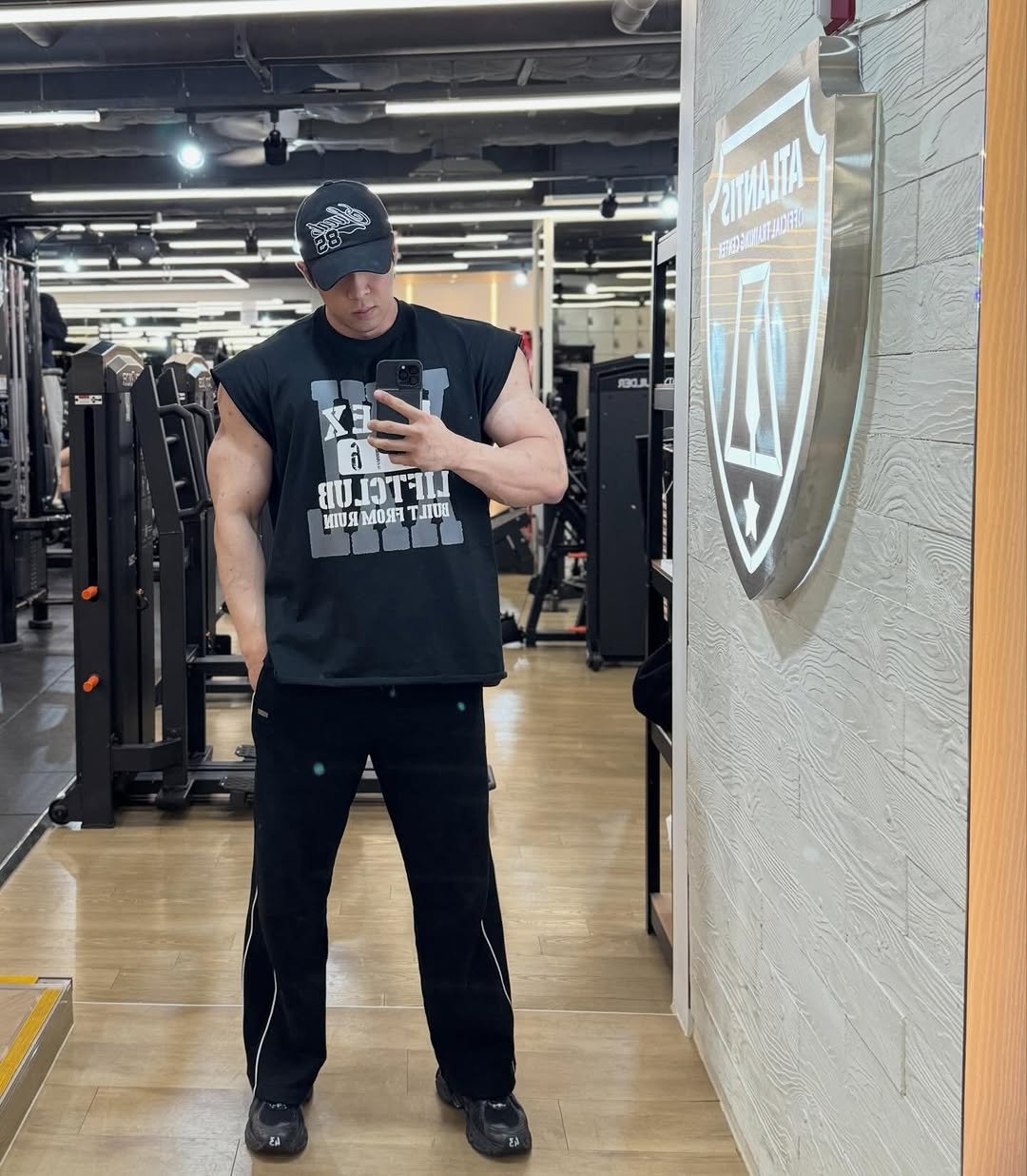 physique.class_thefit 게시물 이미지: 🙂

몸 관리, 회복에 집중👍🏻 월요일 빠이팅🔥

🧢
👕
👖 짐웨어는 #에이치덱스...