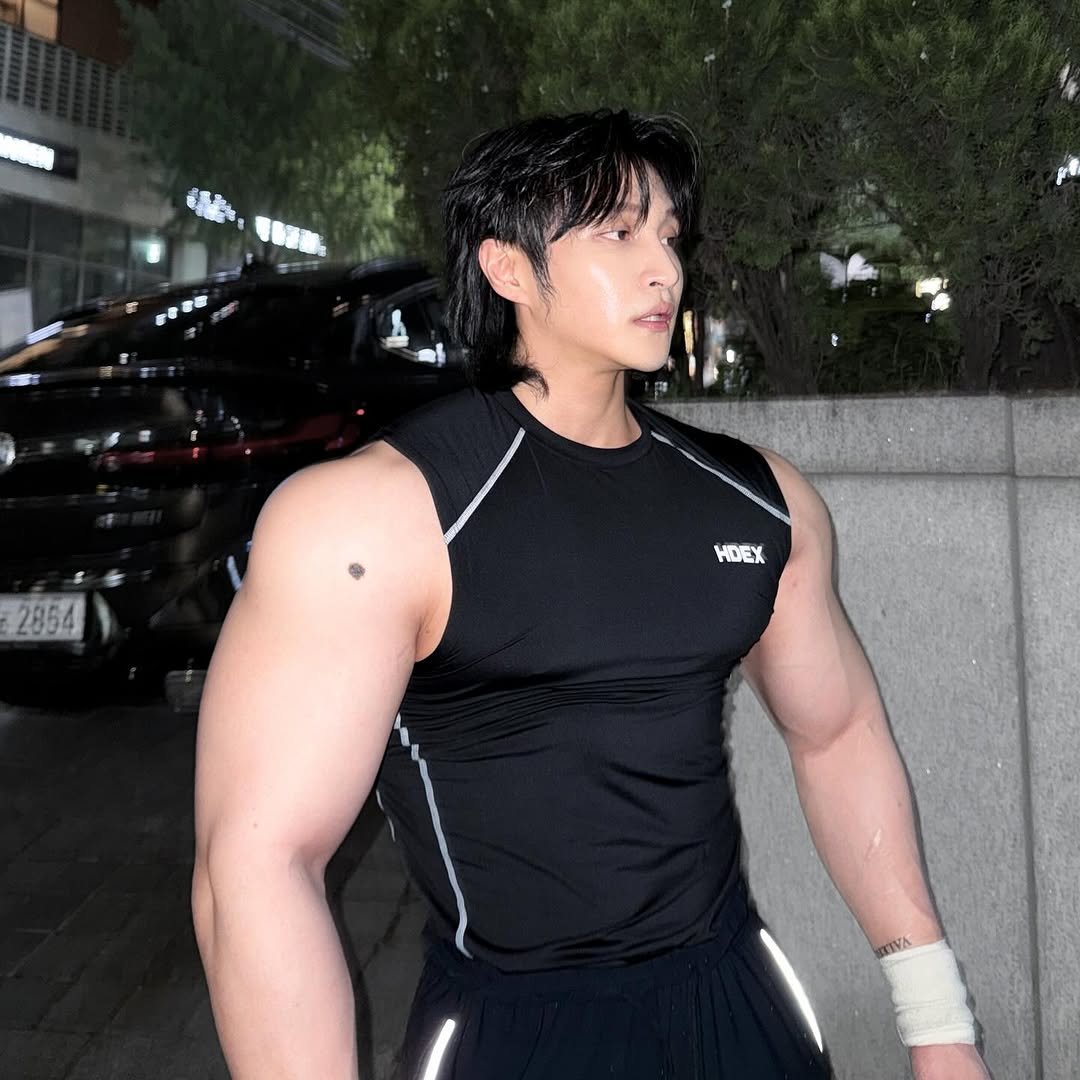 Photo shared by 조준 (Jun Cho) on June 29, 2025 tagging @hdex__official. May be an image of 1 person, biceps, body building, activewear, sportswear and text.