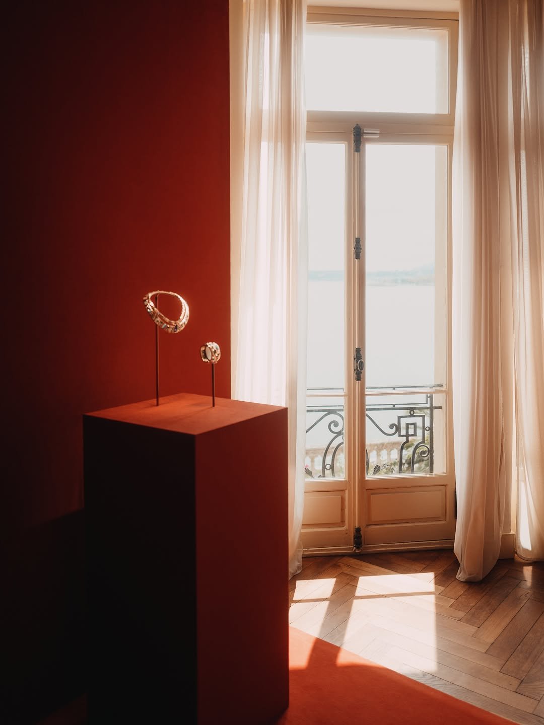 piaget 게시물 이미지: A realm where colour becomes an immersive...