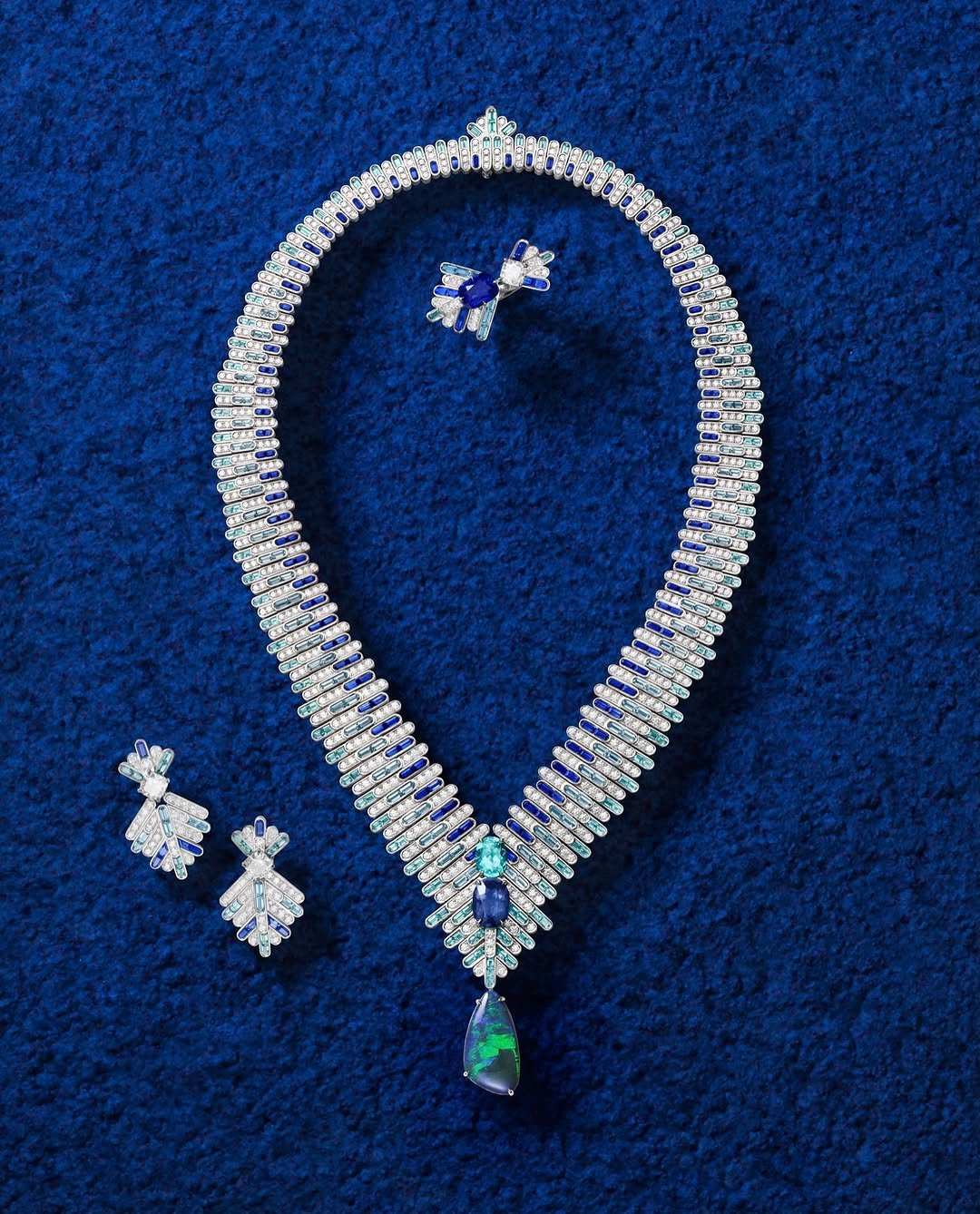 piaget 게시물 이미지: The Blue Illusions High Jewellery set explores...