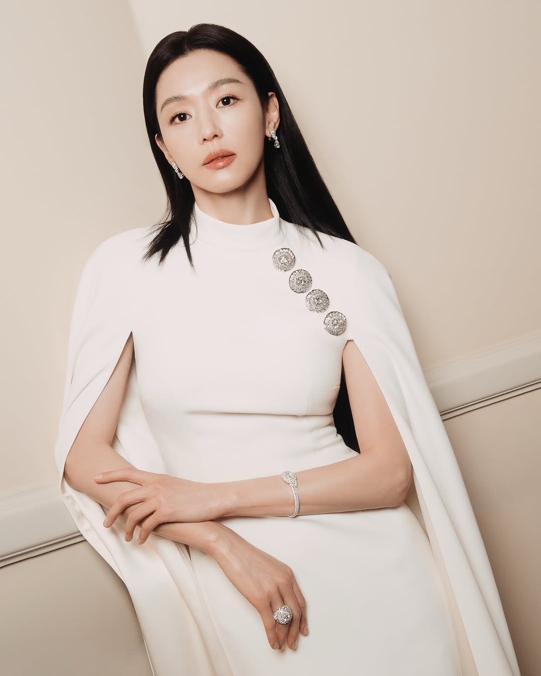 piaget 게시물 이미지: House ambassador Gianna Jun is pictured...