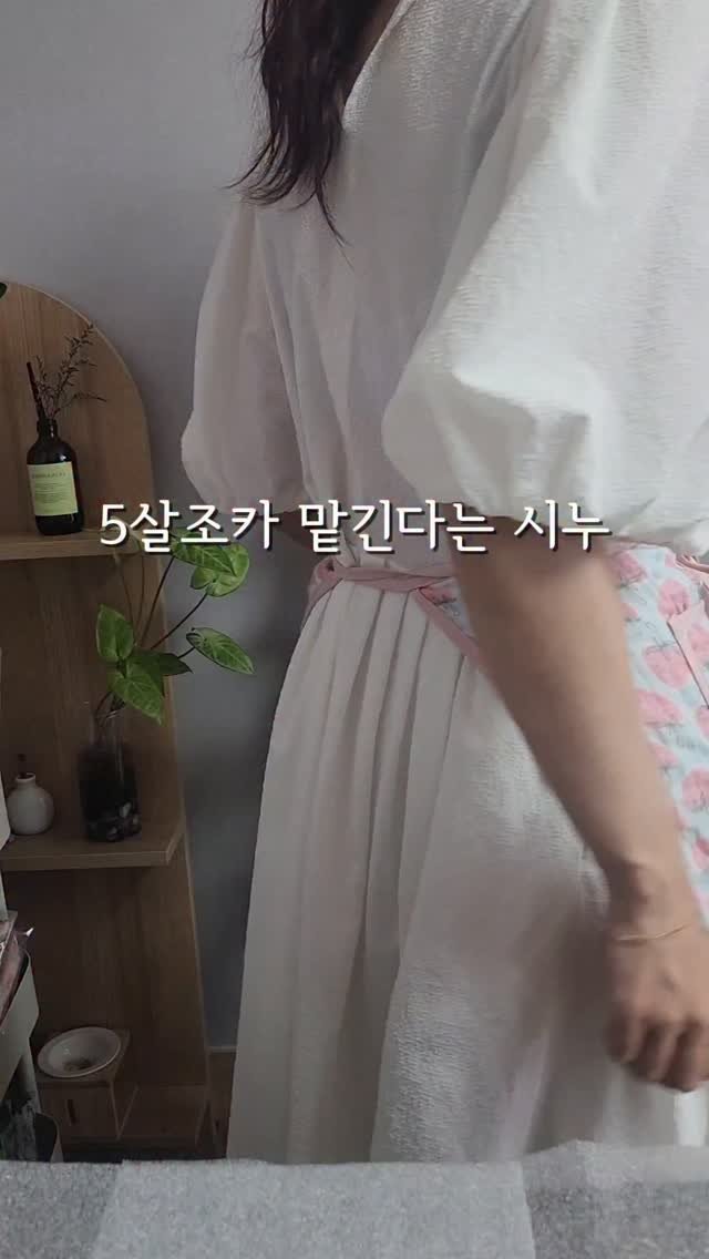 pianosam_ 게시물 이미지: 내몸 하나도 겨우 일하러 가는데 어머니한테 그전에 잘도 맡겼으면서 올케 생겼다고...