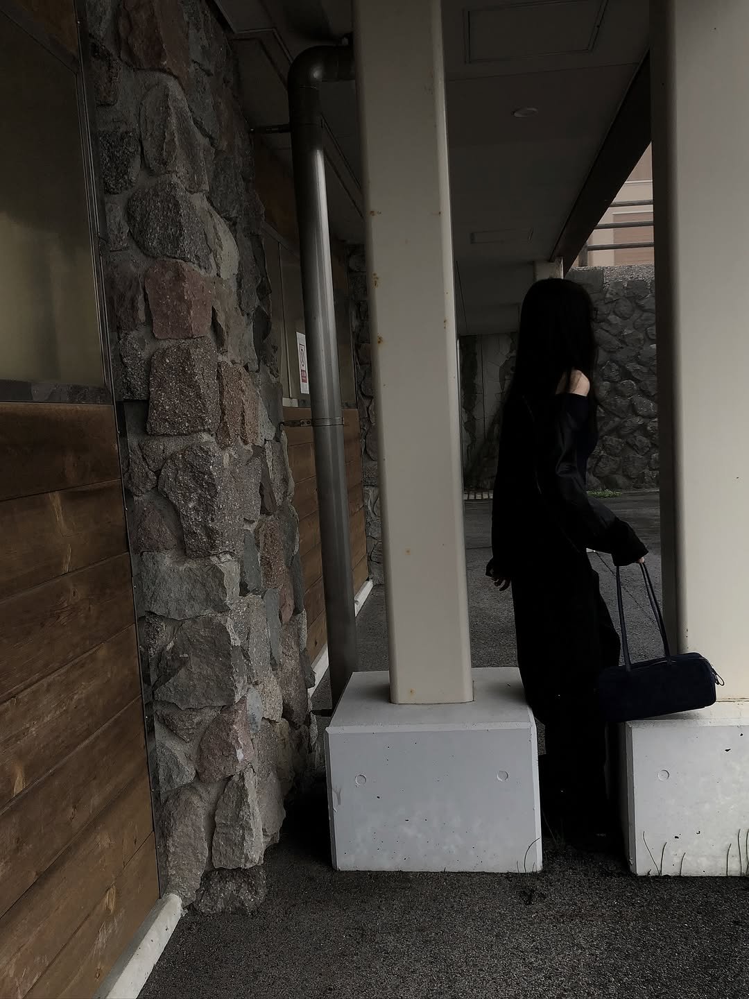 Photo by 피키뚜 on September 30, 2025. May be an image of hallway.