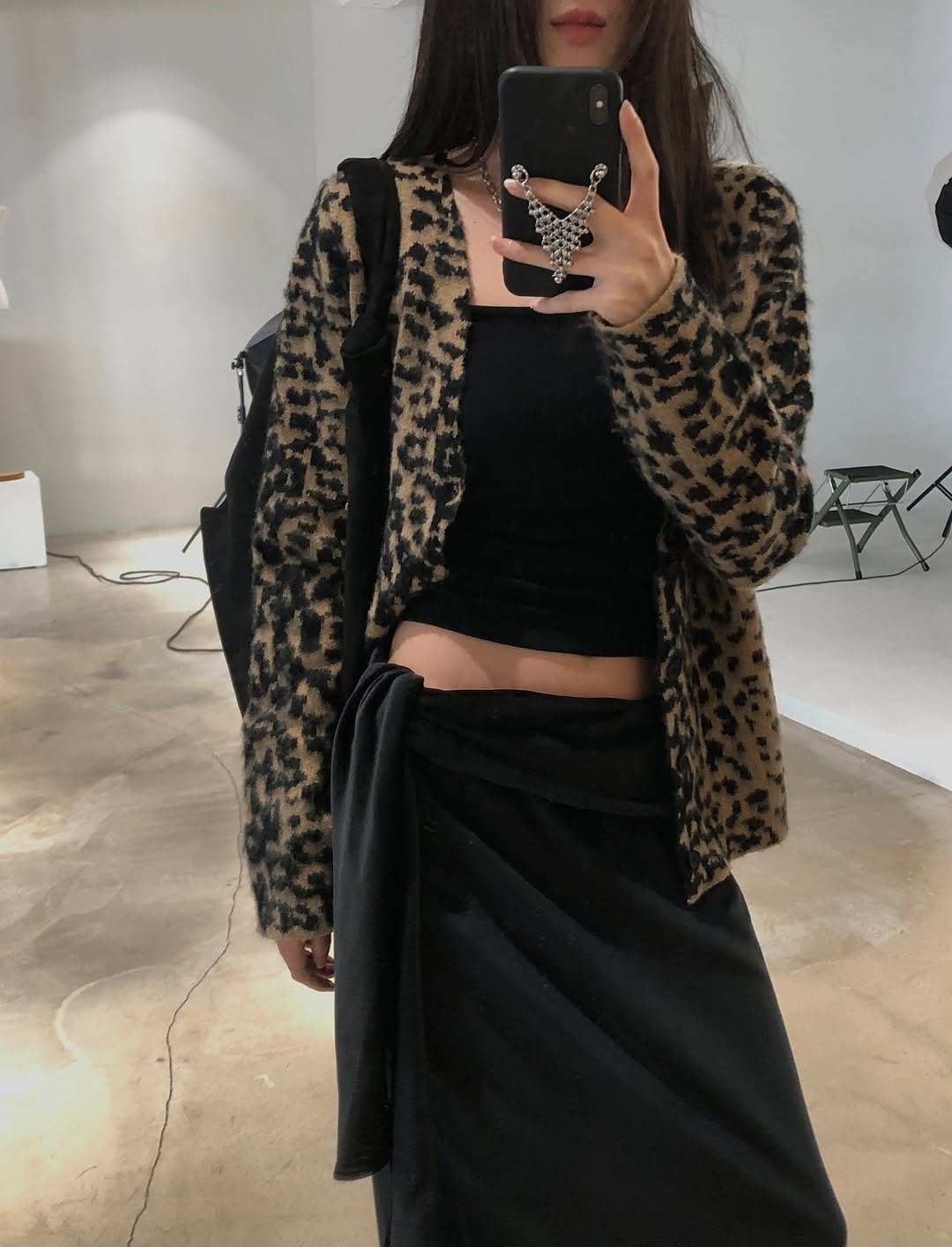 Photo by 피키뚜 on October 30, 2025. May be an image of top, turtleneck, miniskirt and text.