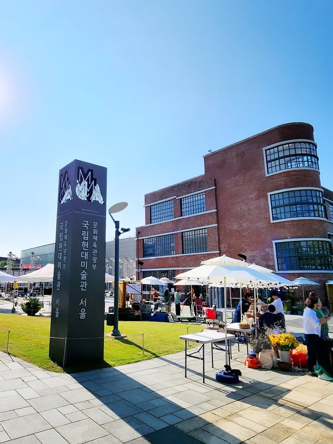 Photo shared by 그림책공작소 on September 03, 2025 tagging @picturebook_gongjackso, @mmcakorea, and @baepsae_walking.