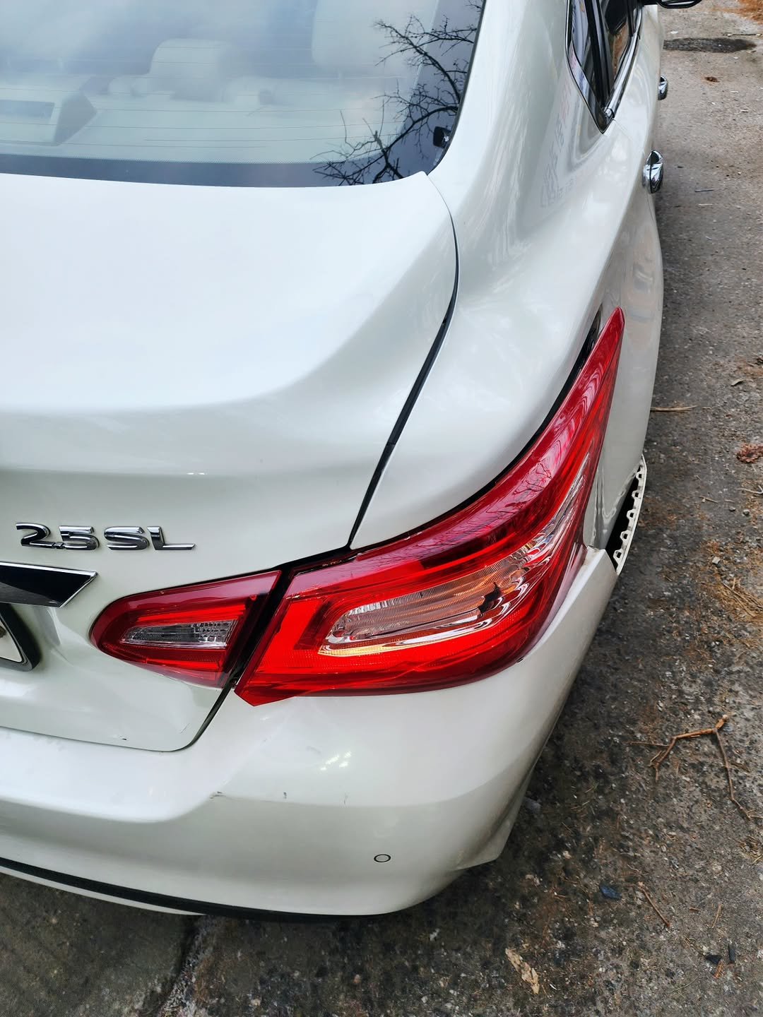 Photo shared by 그림책공작소 on January 03, 2026 tagging @picturebook_gongjackso. May be an image of tailpipe, sedan, windshield and text.