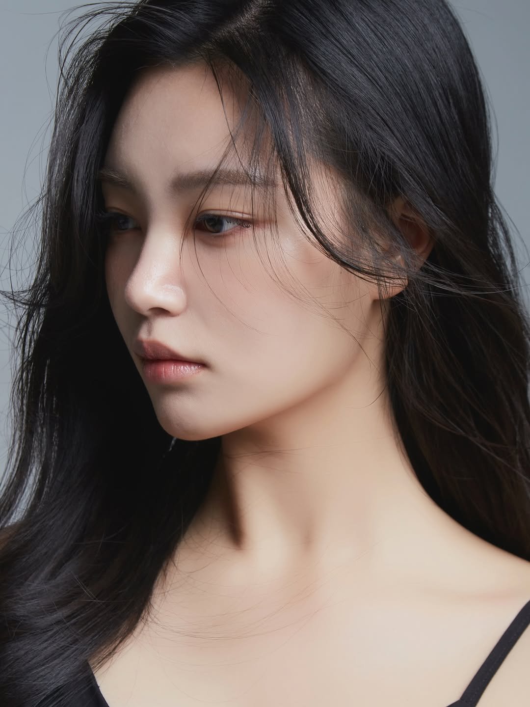 Photo shared by 피다스튜디오 프로필사진 배우프로필 연주자프로필 개인프로필 on April 28, 2026 tagging @pidastudio_official. May be a closeup of one or more people, hair, makeup and text.